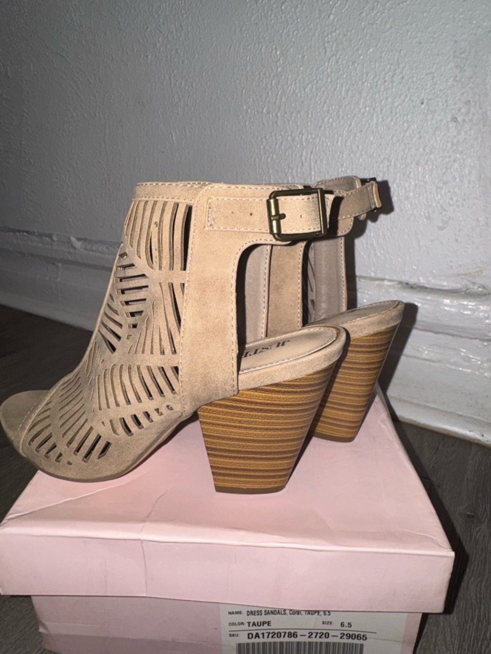 Taupe Laser Cut Peep Toe Block Heel Sandals Womens Size 6.5 Boho - Picture 5 of 7